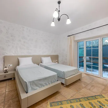 Tam Korunakli Kaputas 4 * Bezirgan